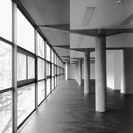 Foto von der Innenansicht der Werkhalle eines Ausbildungshofes in Berlin